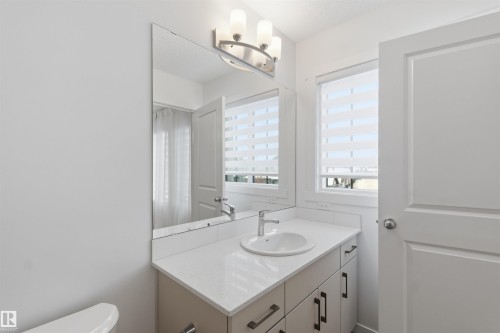19 525 Secord Boulevard, Edmonton, AB - Indoor Photo Showing Bathroom