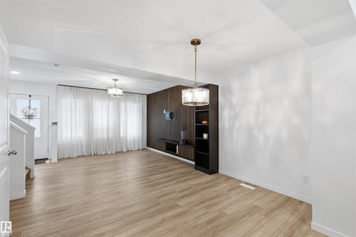 19 525 Secord Boulevard, Edmonton, AB - Indoor Photo Showing Other Room