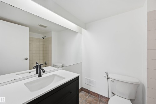 1808 10149 Saskatchewan Drive, Edmonton, AB - Indoor Photo Showing Bathroom