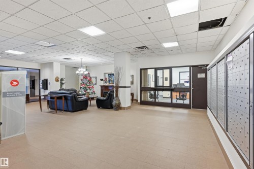 1808 10149 Saskatchewan Drive, Edmonton, AB - Indoor Photo Showing Other Room