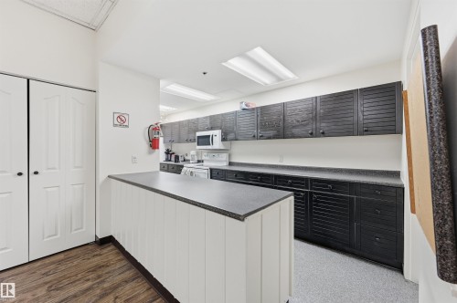 1808 10149 Saskatchewan Drive, Edmonton, AB - Indoor Photo Showing Kitchen