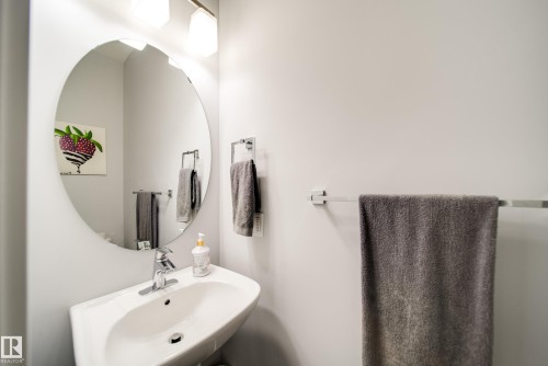 44 4835 Wright Drive, Edmonton, AB - Indoor Photo Showing Bathroom