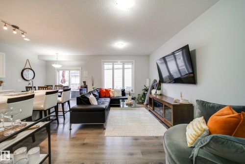44 4835 Wright Drive, Edmonton, AB - Indoor Photo Showing Living Room