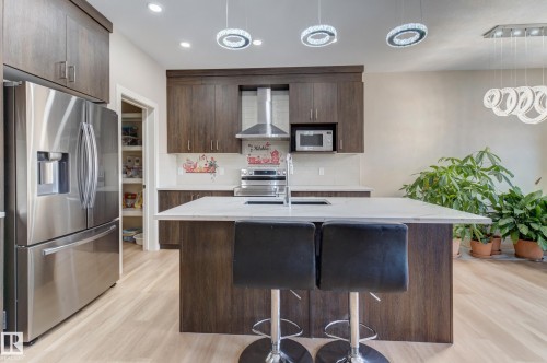 1459 Cherniak Way, Edmonton, AB - Indoor Photo Showing Kitchen