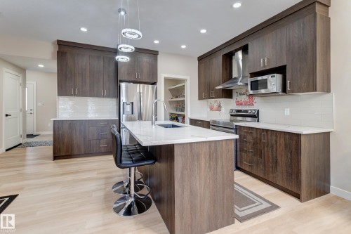 1459 Cherniak Way, Edmonton, AB - Indoor Photo Showing Kitchen With Stainless Steel Kitchen With Upgraded Kitchen