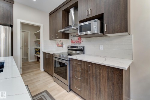 1459 Cherniak Way, Edmonton, AB - Indoor Photo Showing Kitchen