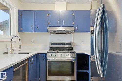 3646 43A Avenue, Edmonton, AB - Indoor Photo Showing Kitchen With Upgraded Kitchen