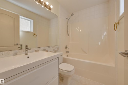 11729 71A Avenue, Edmonton, AB - Indoor Photo Showing Bathroom