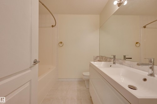 11729 71A Avenue, Edmonton, AB - Indoor Photo Showing Bathroom
