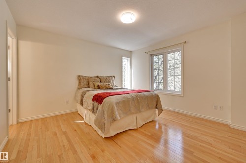 11729 71A Avenue, Edmonton, AB - Indoor Photo Showing Bedroom