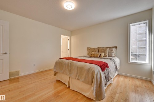 11729 71A Avenue, Edmonton, AB - Indoor Photo Showing Bedroom