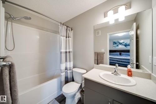 9040 Cooper Link, Edmonton, AB - Indoor Photo Showing Bathroom
