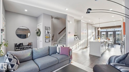 11333 76 Avenue, Edmonton, AB - Indoor Photo Showing Living Room