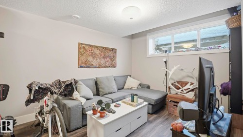 11333 76 Avenue, Edmonton, AB - Indoor Photo Showing Living Room