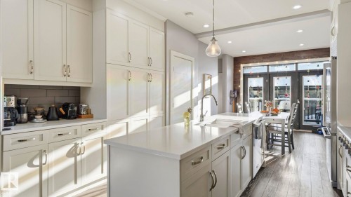 11333 76 Avenue, Edmonton, AB - Indoor Photo Showing Kitchen With Upgraded Kitchen