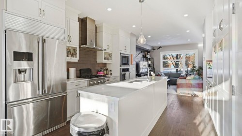 11333 76 Avenue, Edmonton, AB - Indoor Photo Showing Kitchen With Upgraded Kitchen