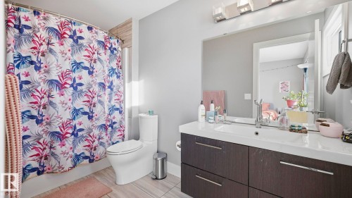 11331 76 Avenue, Edmonton, AB - Indoor Photo Showing Bathroom