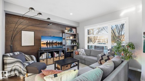 11333 76 Avenue, Edmonton, AB - Indoor