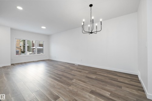 18924 28 Avenue, Edmonton, AB - Indoor Photo Showing Living Room