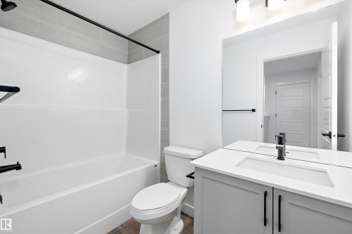 18924 28 Avenue, Edmonton, AB - Indoor Photo Showing Bathroom