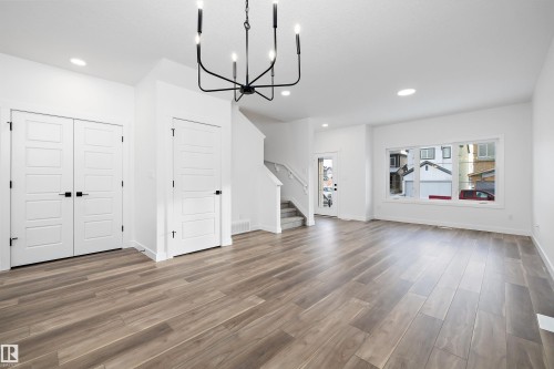 18924 28 Avenue, Edmonton, AB - Indoor Photo Showing Living Room