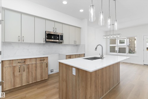 2012 191 Street, Edmonton, AB - Indoor Photo Showing Kitchen With Double Sink With Upgraded Kitchen
