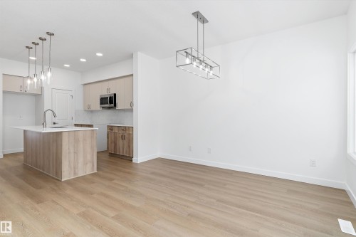 2012 191 Street, Edmonton, AB - Indoor Photo Showing Kitchen With Upgraded Kitchen