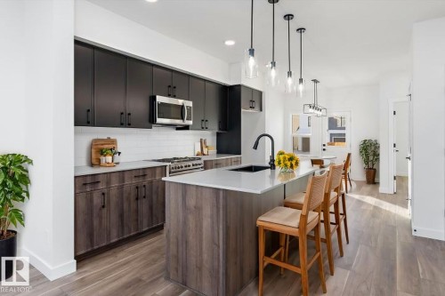 2016 191 Street, Edmonton, AB - Indoor Photo Showing Kitchen With Upgraded Kitchen