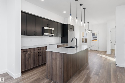 2016 191 Street, Edmonton, AB - Indoor Photo Showing Kitchen With Upgraded Kitchen