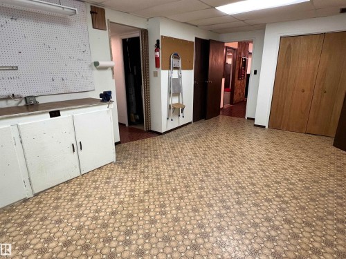 Morinville, AB - Indoor