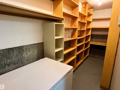 Morinville, AB - Indoor