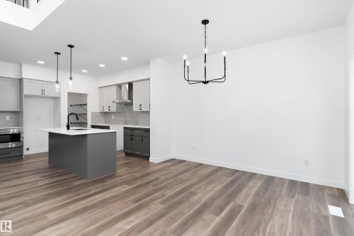 20704 43 Avenue, Edmonton, AB - Indoor Photo Showing Kitchen With Upgraded Kitchen