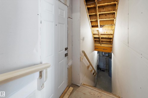 4570 Warbler Loop, Edmonton, AB - Indoor Photo Showing Other Room