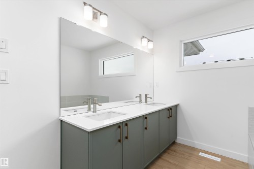 4015 208 Street, Edmonton, AB - Indoor Photo Showing Bathroom