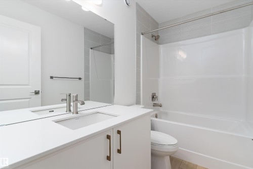 4015 208 Street, Edmonton, AB - Indoor Photo Showing Bathroom