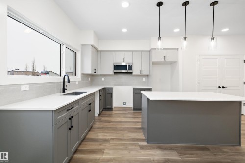 18103 85 Street, Edmonton, AB - Indoor Photo Showing Kitchen With Upgraded Kitchen