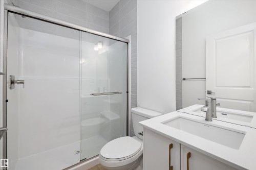 17553 62A Street, Edmonton, AB - Indoor Photo Showing Bathroom