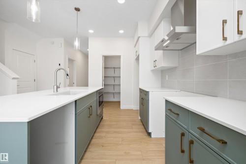 17553 62A Street, Edmonton, AB - Indoor Photo Showing Kitchen With Upgraded Kitchen