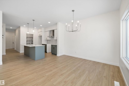 17553 62A Street, Edmonton, AB - Indoor Photo Showing Kitchen With Upgraded Kitchen