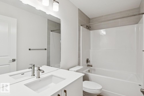 19043 20 Avenue, Edmonton, AB - Indoor Photo Showing Bathroom