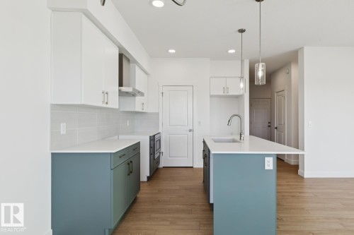 19043 20 Avenue, Edmonton, AB - Indoor Photo Showing Kitchen With Upgraded Kitchen