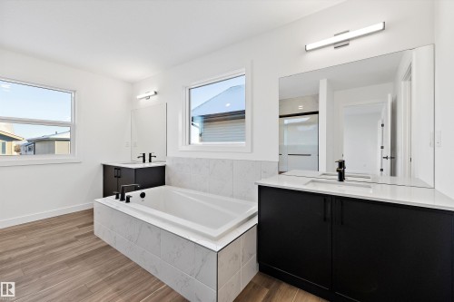 17325 6A Street, Edmonton, AB - Indoor Photo Showing Bathroom