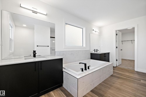 17325 6A Street, Edmonton, AB - Indoor Photo Showing Bathroom