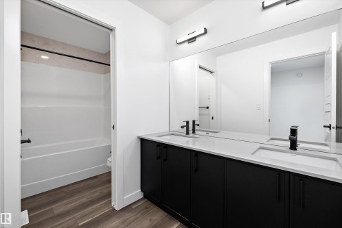 17325 6A Street, Edmonton, AB - Indoor Photo Showing Bathroom