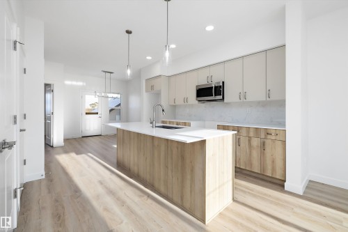 20608 42 Avenue, Edmonton, AB - Indoor Photo Showing Kitchen