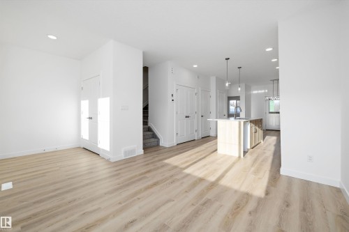 20608 42 Avenue, Edmonton, AB - Indoor Photo Showing Kitchen