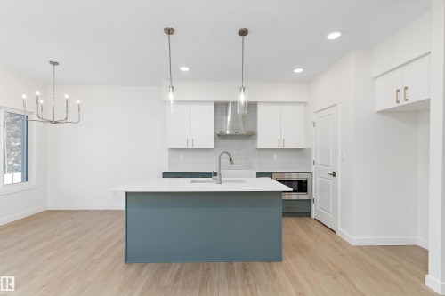 20708 43 Avenue, Edmonton, AB - Indoor Photo Showing Kitchen With Upgraded Kitchen