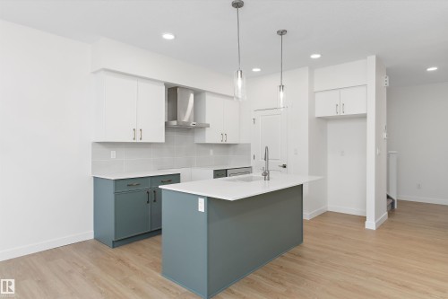 20708 43 Avenue, Edmonton, AB - Indoor Photo Showing Kitchen With Upgraded Kitchen