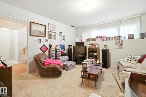 14936 81 Street Nw, Edmonton, AB - Indoor Photo Showing Living Room