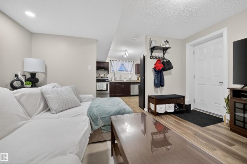4216 Alexander Bay, Edmonton, AB - Indoor
